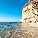 La Perla Del Tirreno 2 Guest house 4*