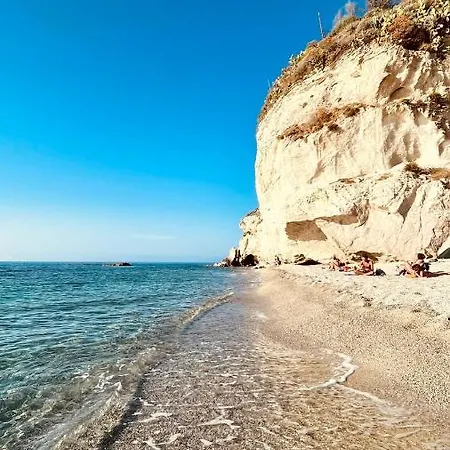 La Perla Del Tirreno 2 Penzion 4*